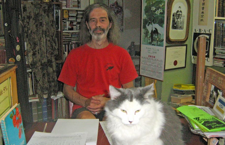 Richard Gingras et le chat de la librairie